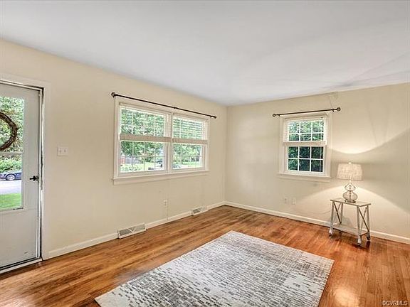 4th image of 9503 Greenford Dr