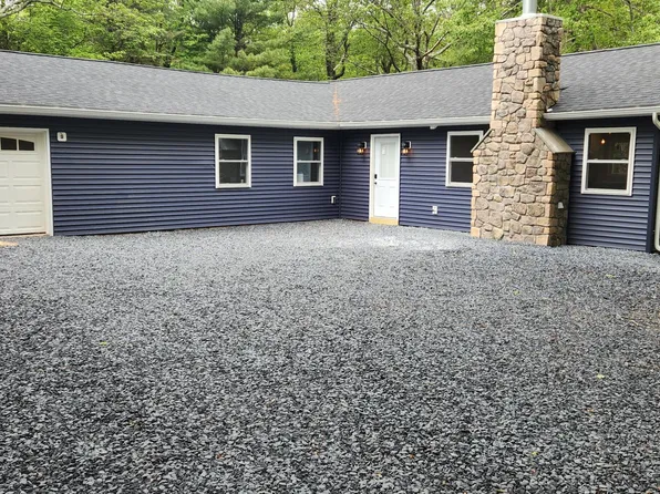 111 Split Rock Rd, Lake Harmony, PA 18624
