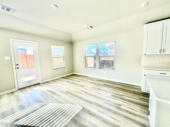 4th image of 1204 Corkwood Dr