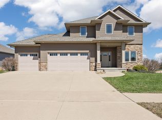5121 Windy Meadow Cir NE, Cedar Rapids, IA 52402