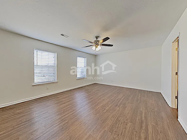 2148 Spring Hill Cir — Photo 8