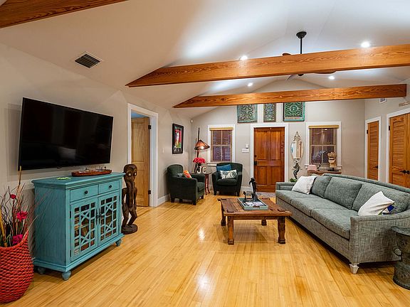4th image of 1709 Von Phister St