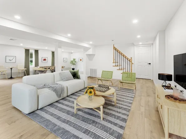 3 Stetson Cir, Walpole, MA 02081