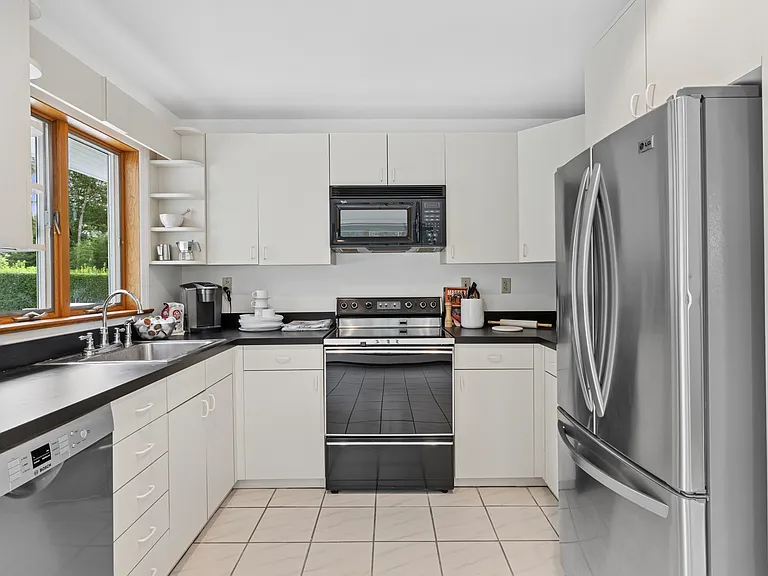 18 Noyac Harbor Rd — Photo 13