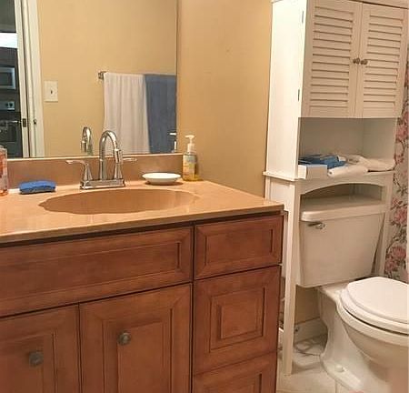 4th image of 2840 Somerset Dr APT 411