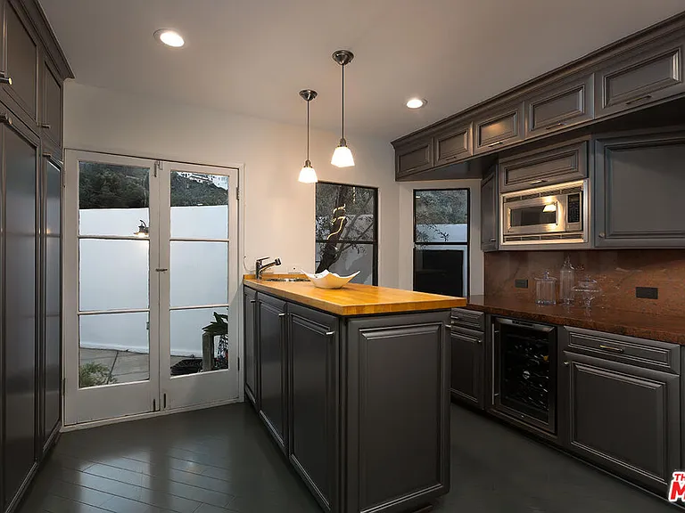 1733 Sunset Plaza Dr — Photo 18