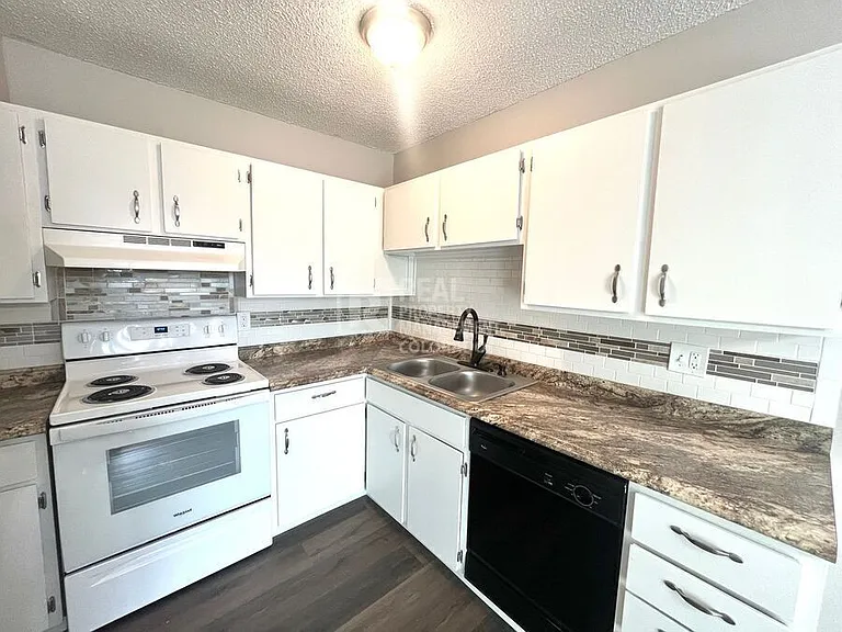 3005 E Fountain Blvd — Photo 5