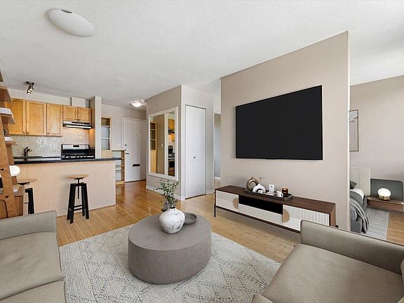 3rd image of 1250 Burnaby St #1105