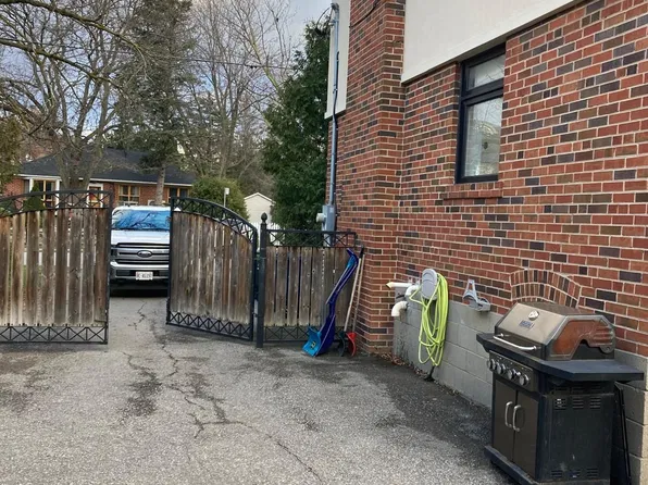 2B Dornfell St, Toronto, ON