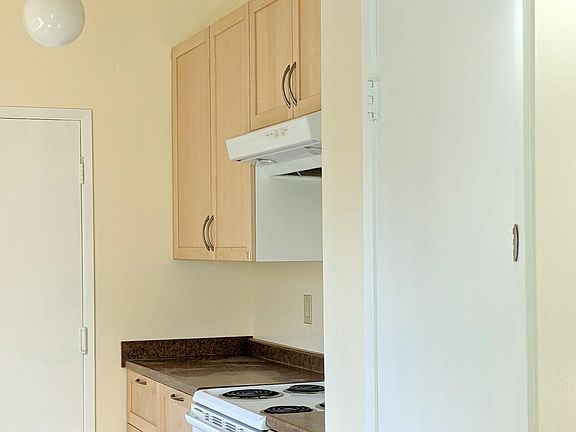 5th image of 1695 Canary Dr