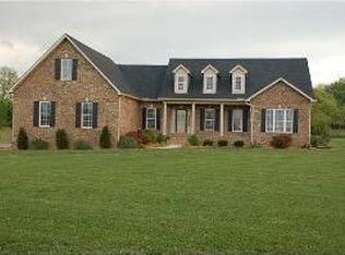 1041 Long Shot Dr, Springfield, TN 37172