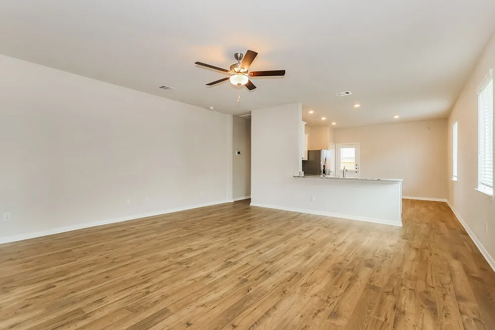 3 bed, 2.0 bath, 1306 sqft, $1,535 — Photo 3