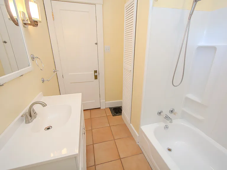 1613 Edgeland Ave — Photo 15