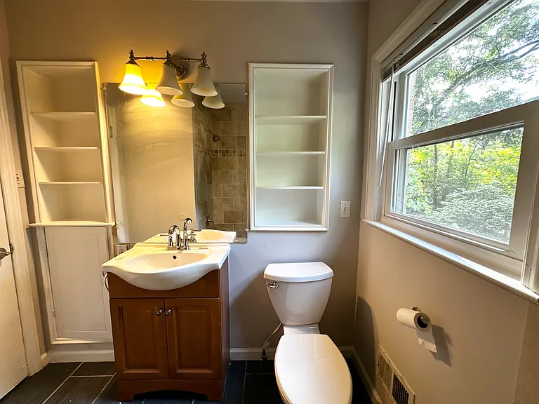 538 N Superior Ave — Photo 34