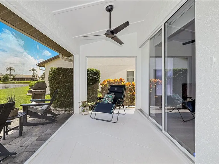 22589 Island Lakes Dr — Photo 34