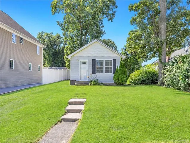 22 Maplewood Ave