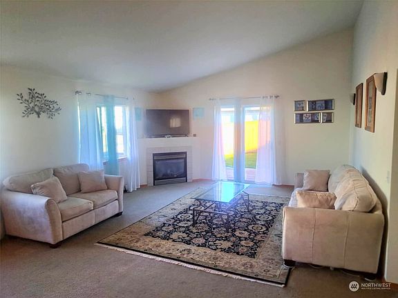5th image of 4917 61ST Drive NE
