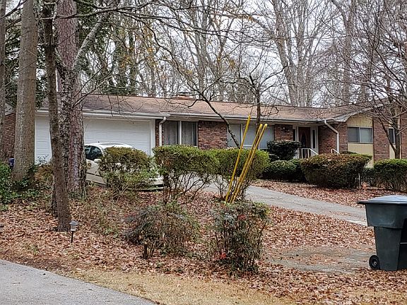 3rd image of 1148 Valley Dr NE