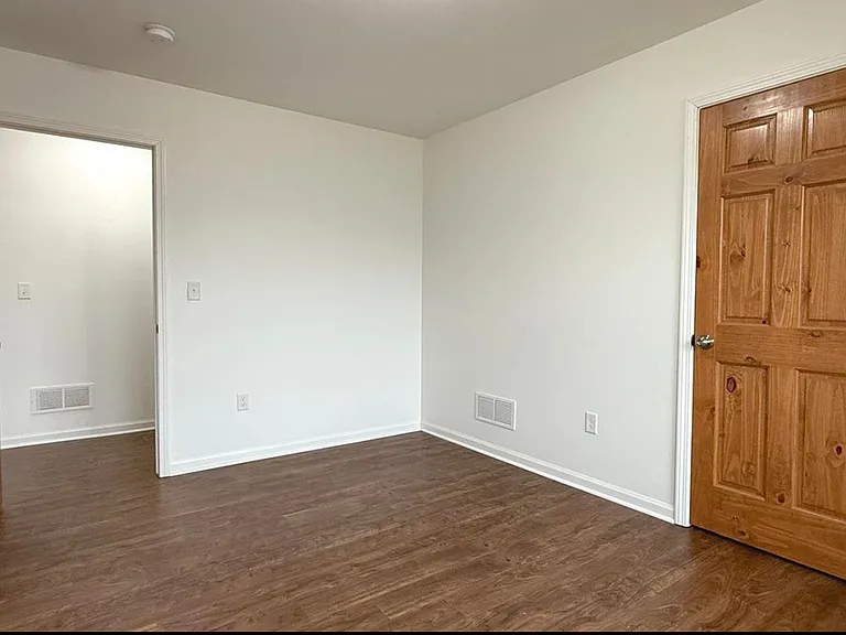 3064 Huntington Dr — Photo 9