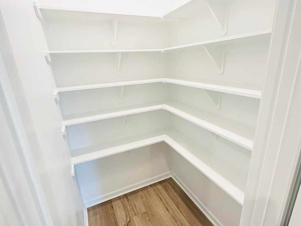 1st image of 107 Lightbourne Dr