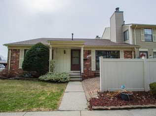 38889 Golfview Dr W, Clinton Township, MI 48038