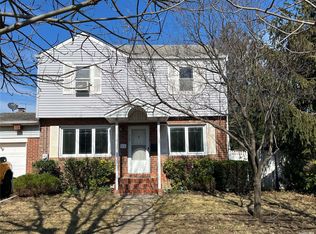 2195 4th St, East Meadow, NY 11554