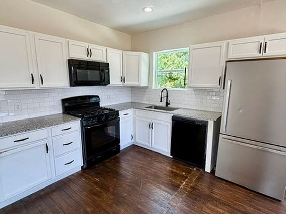 5th image of 2201 Colonial Ave