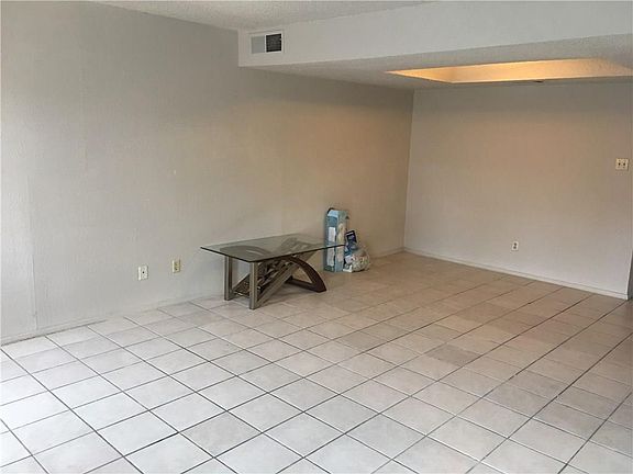 5th image of 4045 Country Club Dr W