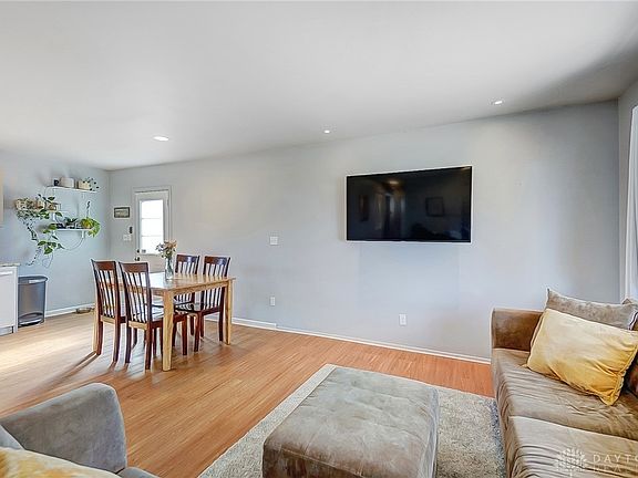 4th image of 2482 E Aragon Ave