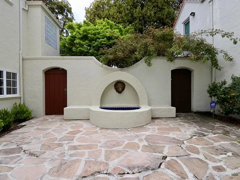 Alma St — Photo 6