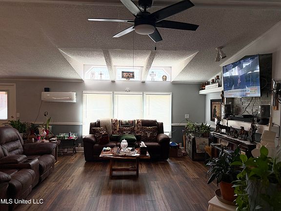 5th image of 135 Burger Rd