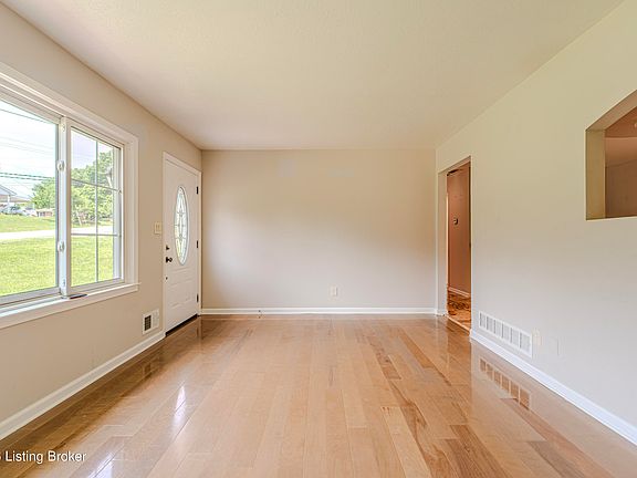 4th image of 5905 Whispering Hills Blvd