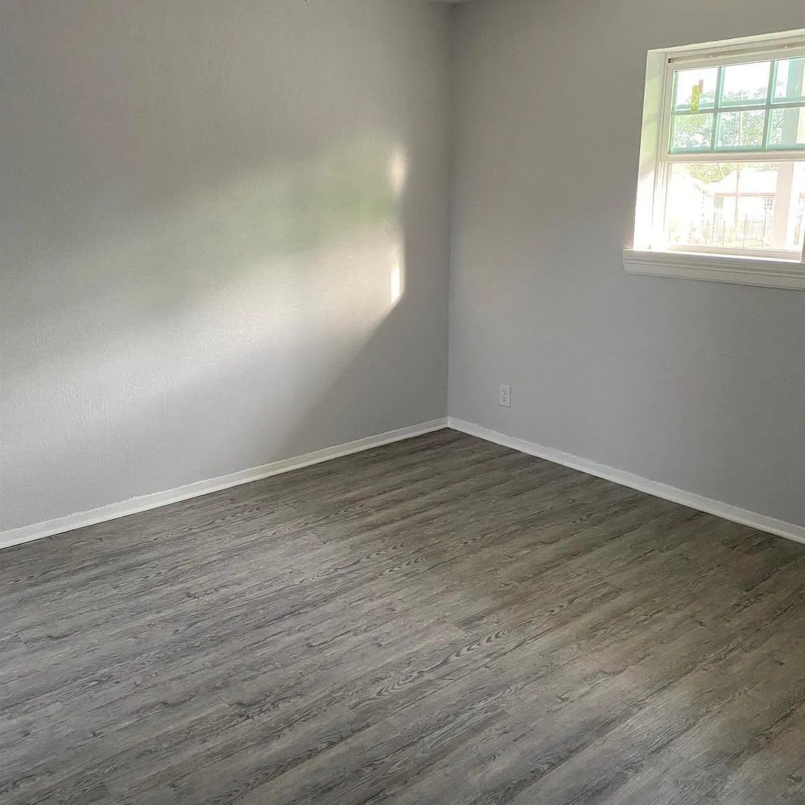 1 bed, 1.0 bath, 4192 sqft, $1,100 — Photo 1