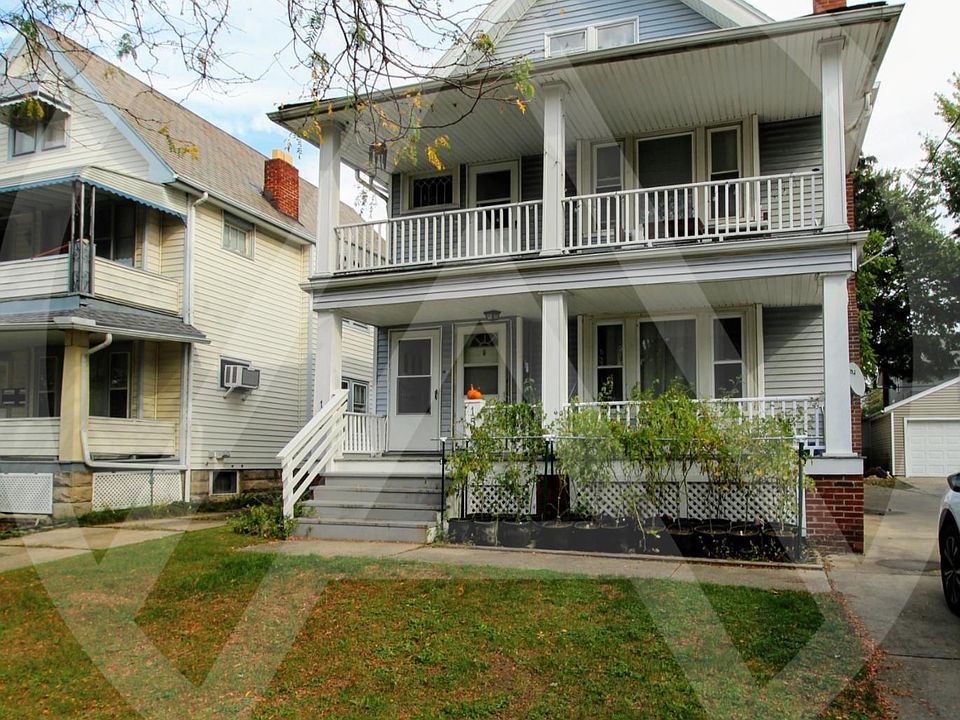 1st image of 1555 Larchmont Ave Floor 1
