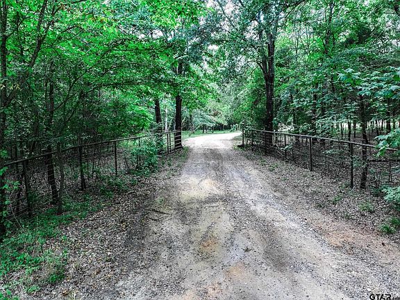 4th image of 220 County Road 4577