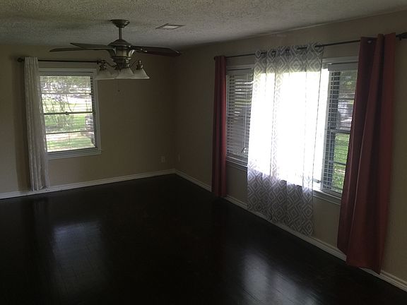 3rd image of 303 Burnett Dr