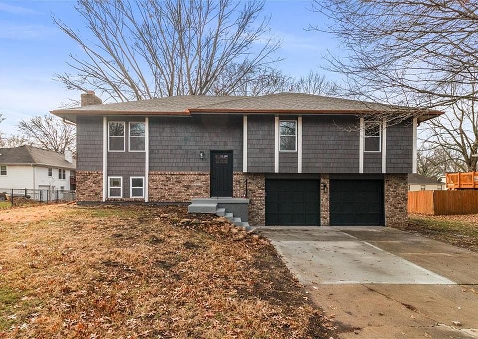 1st image of 504 NW Chateau Dr