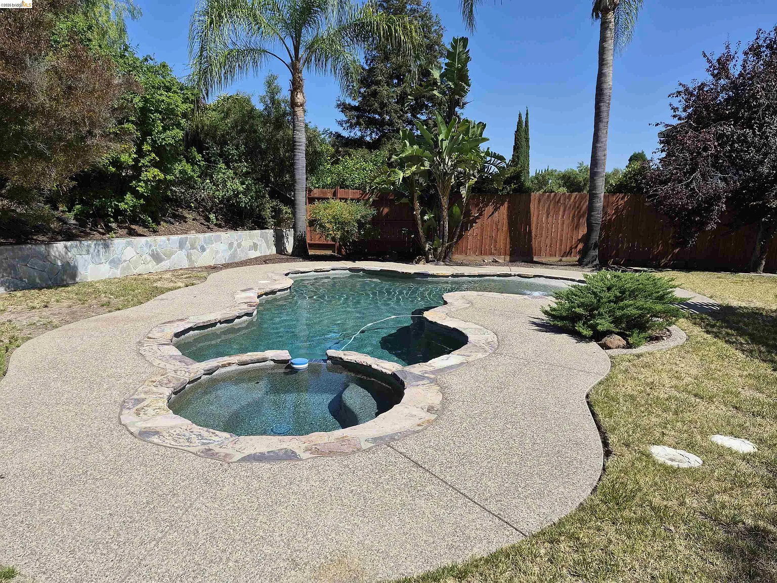 3 bed, 2.5 bath, 2454 sqft, $3,800 — Photo 2