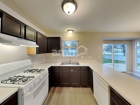 3rd image of 1713 Whispering Oaks Dr