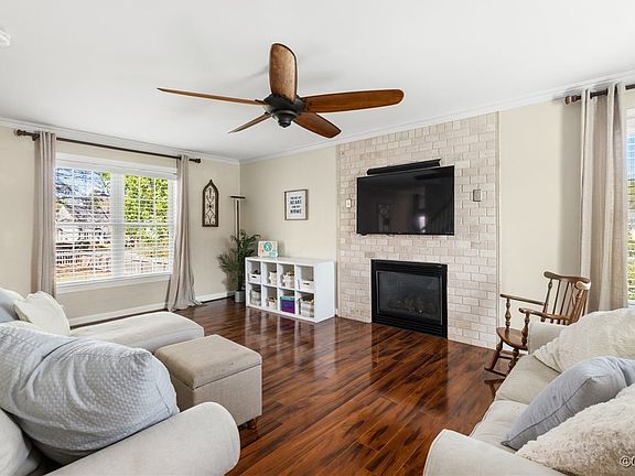 3rd image of 1700 Leslie Ln
