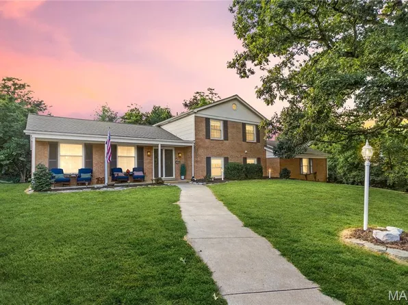 5200 Little Creek Ln, Godfrey, IL 62035