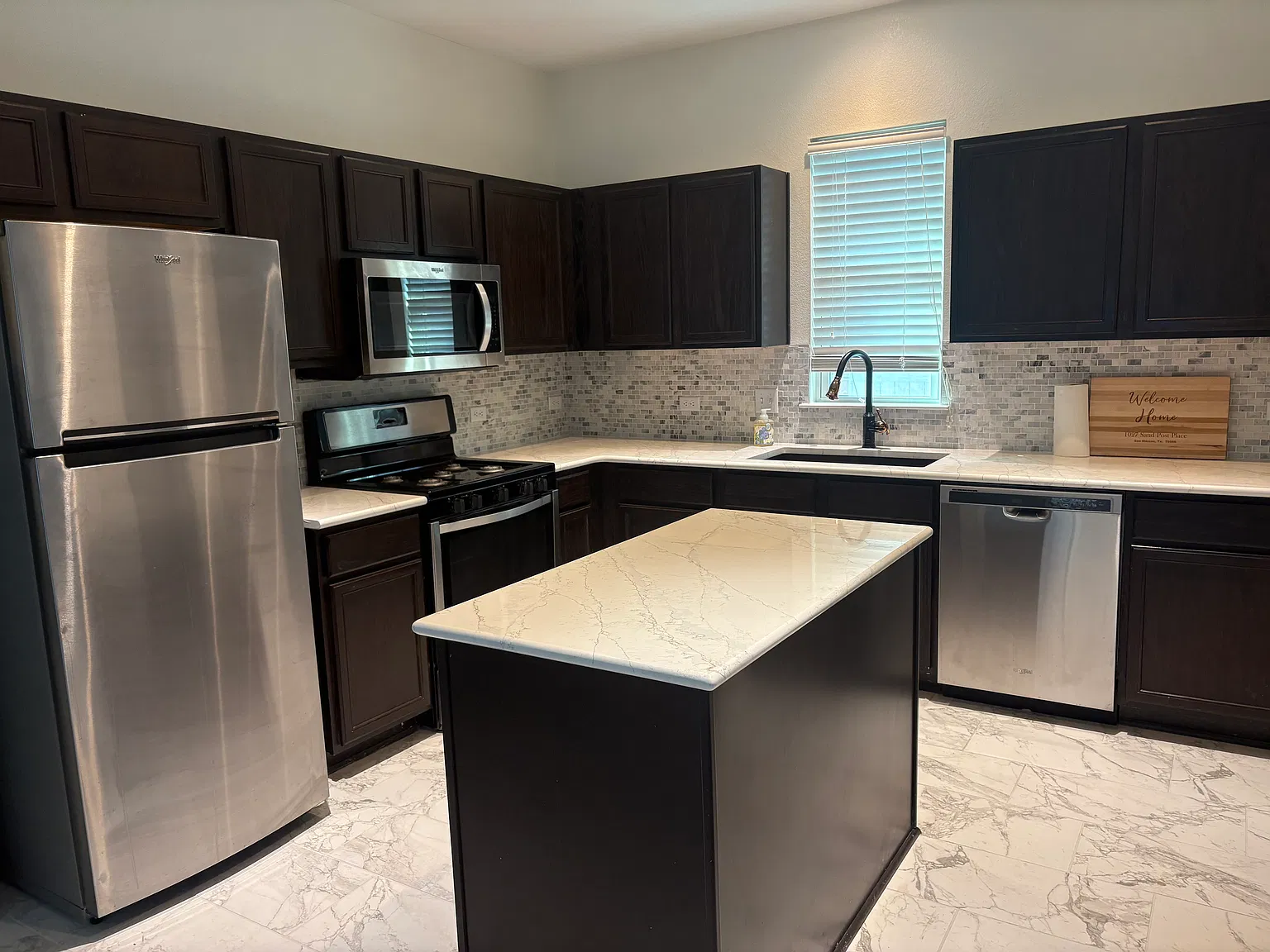 3 bed, 1104 sqft, $1,750 — Photo 2