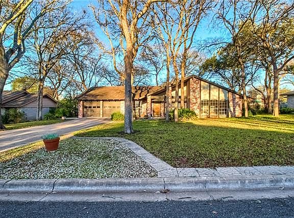 2nd image of 9306 Queenswood Dr