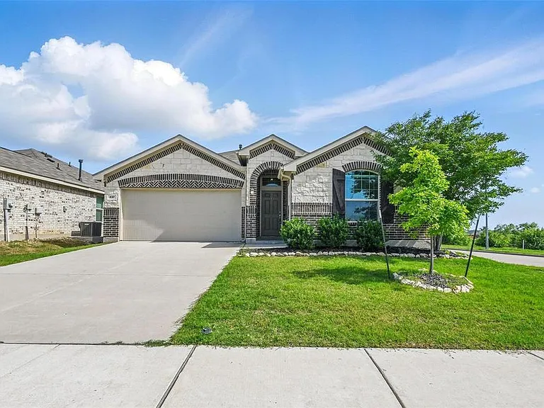 837 Amberwood Ct — Photo 1