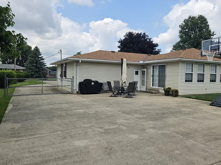 968 Dianewood Dr — Photo 4