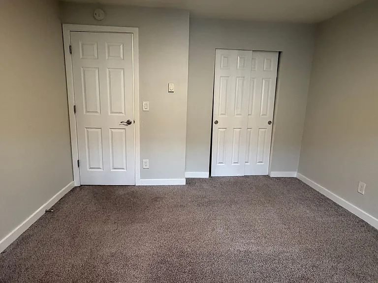 Carlynn Apartments — Photo 18