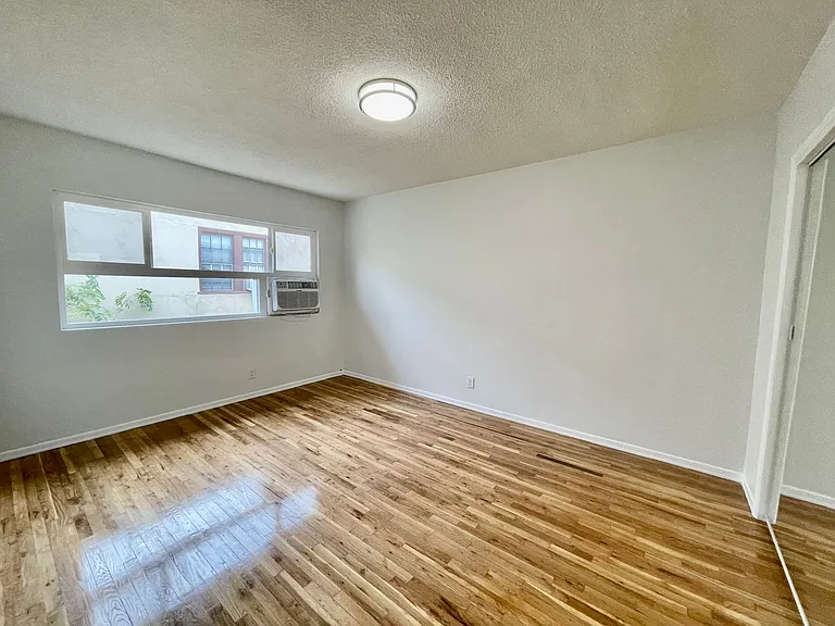 1411 N Fairfax Ave — Photo 13