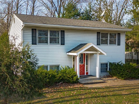 3rd image of 627 Oakland Dr