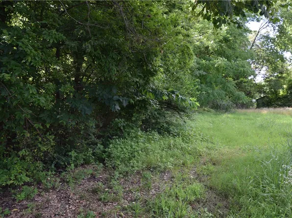 320 N Oak St #1, Stilwell, OK 74960