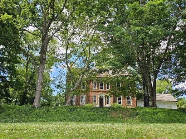 296 Piedmont Ln, Charles Town, WV 25414